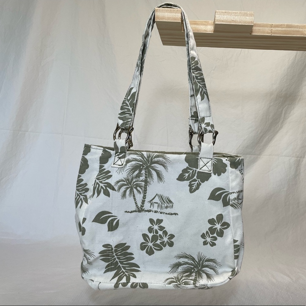 Medium sized island pattern bag